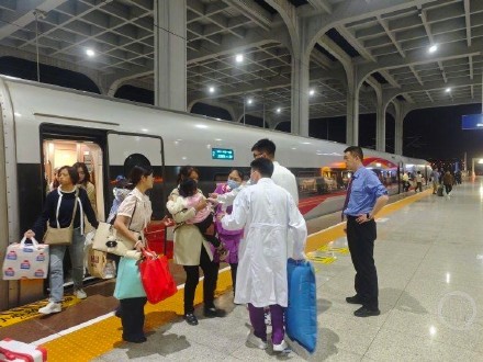 4岁女童眼睛被剪刀戳伤 铁路联动多方开辟紧急救援通道