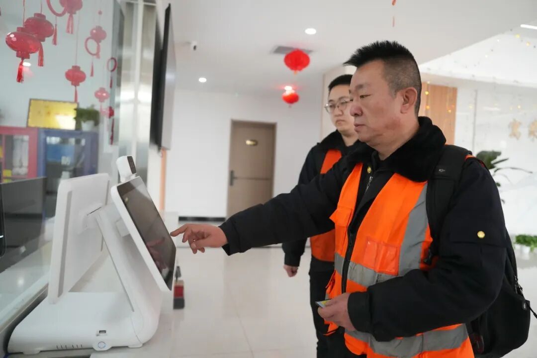 日均接待火车司机400余人次,入住全程不到10分钟! 日均接待火车司机400余人次,入住全程不到10分钟!