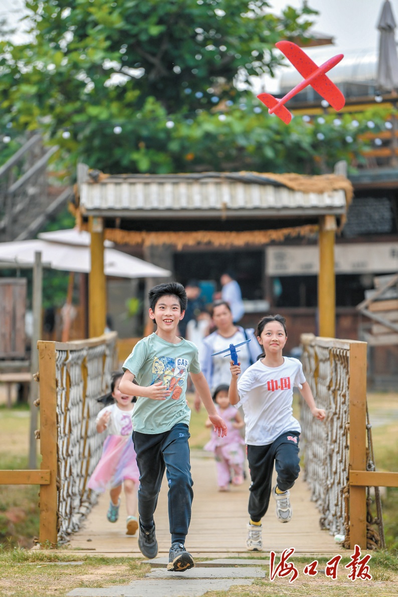 清明假期海南出入境客流同比增长25% 海口美兰国际机场口岸出入境人员同比增长24.6%