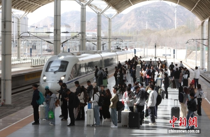铁路清明假期运输收官，累计发送旅客9385.1万人次