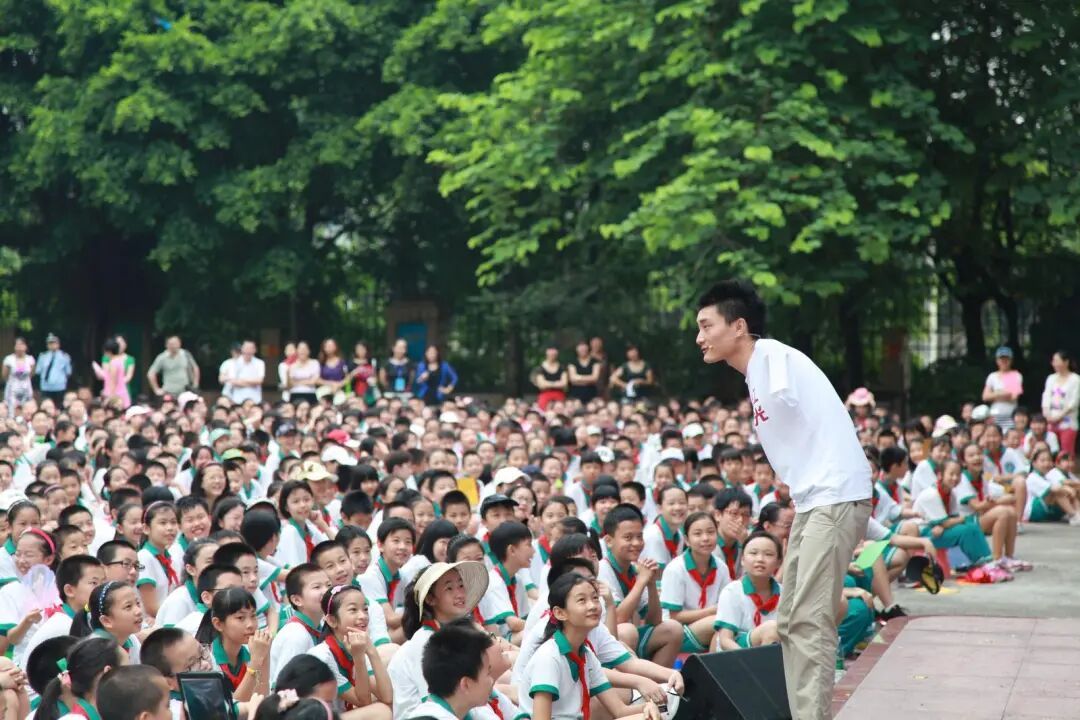 云南无臂少年杨孟衡，从高位截肢到剑桥硕士的逆袭人生