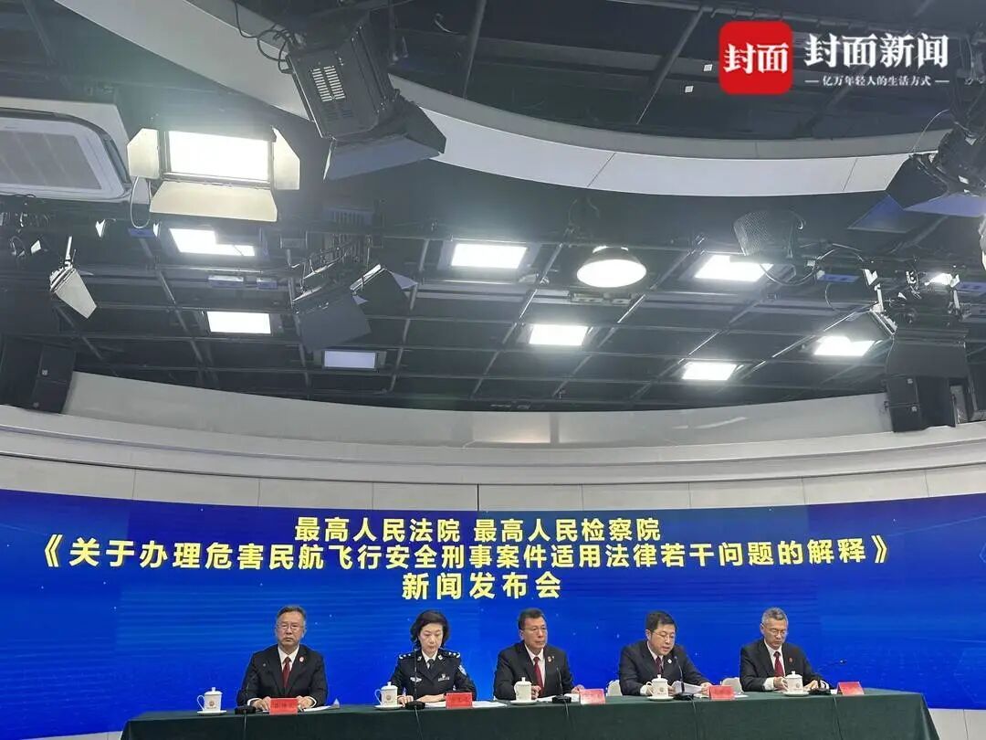 一乘客错过乘机，为泄私愤竟报警谎称航班上有炸弹，法院：判刑！