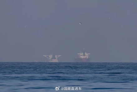 停火后首批船只通过霍尔木兹海峡