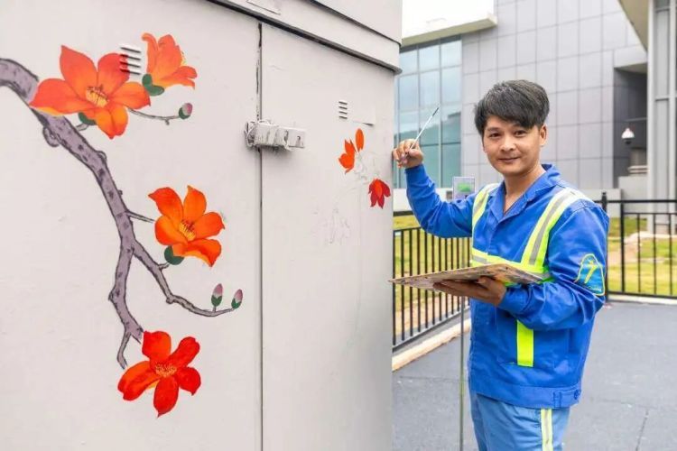 广州环卫工在街头电箱画画火出圈!当事人回应:小时候因动漫爱上画画 广州环卫工在街头电箱画画火出圈!当事人回应:小时候因动漫爱上画画