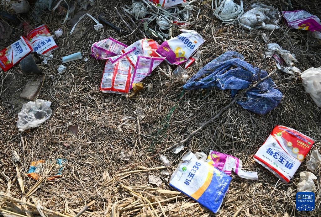 莫让农资废弃物在田间“流浪”