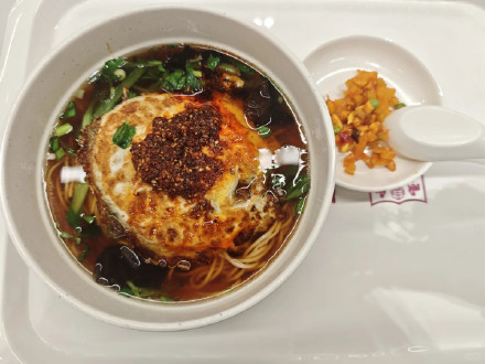 南大升级“一分钱早餐”:重庆小面加蛋配菜仅需一分钱,校方称每日520份尚未售罄 南大升级“一分钱早餐”:重庆小面加蛋配菜仅需一分钱,校方称每日520份尚未售罄