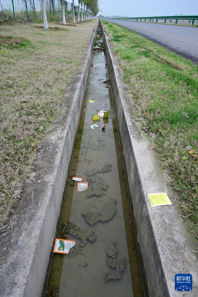 莫让农资废弃物在田间“流浪”