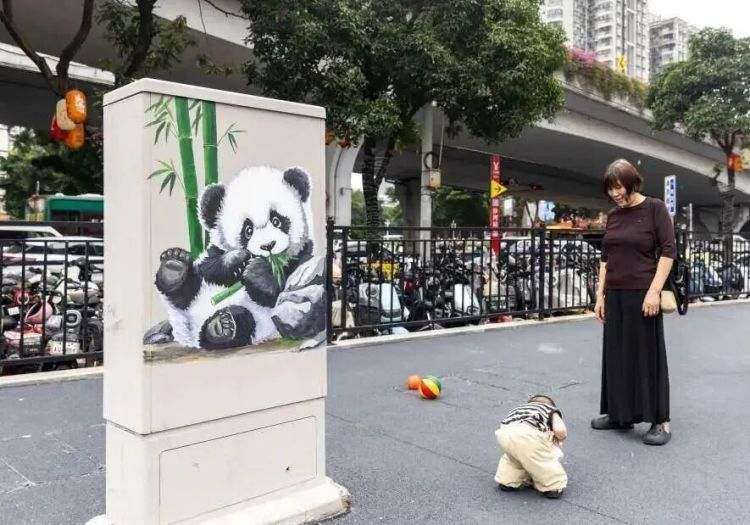 广州环卫工在街头电箱画画火出圈!当事人回应:小时候因动漫爱上画画 广州环卫工在街头电箱画画火出圈!当事人回应:小时候因动漫爱上画画