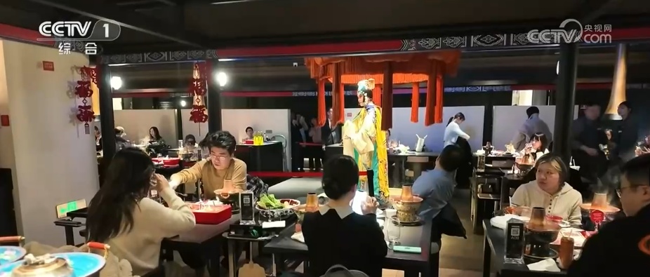 3个“10万亿元”、1.7亿人!“数”里行间感知活跃的中国大市场现代服务业强劲动力 3个“10万亿元”、1.7亿人!“数”里行间感知活跃的中国大市场现代服务业强劲动力