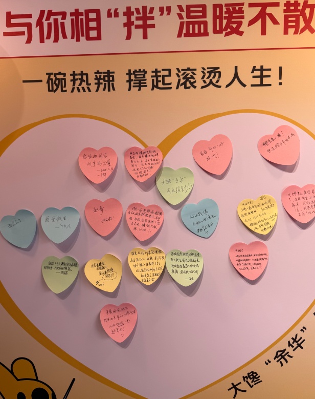 一条腿撑起的小店，一家家小店托举的烟火