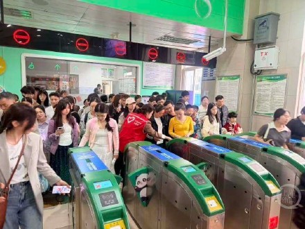 清明叠加春假，重庆公共交通运送乘客3975万人次