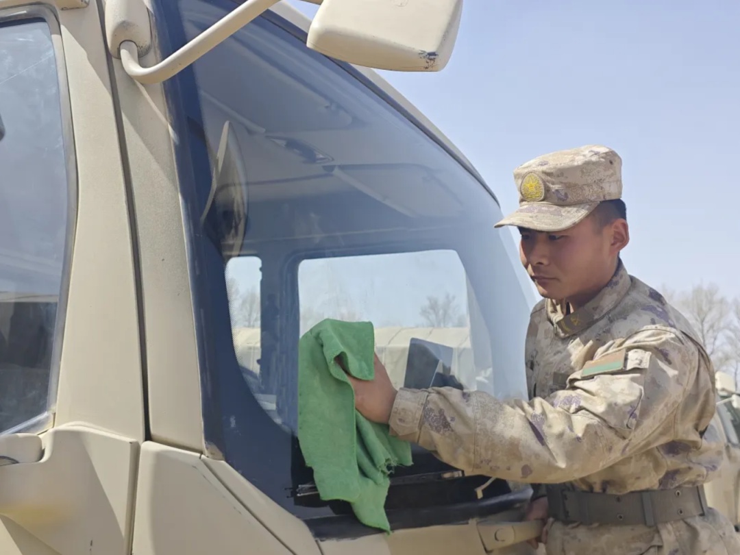 “三级跳”，上等兵晋升二级上士