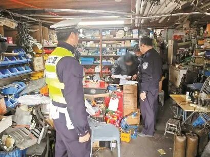 上海警方严打整治电动自行车非法解速