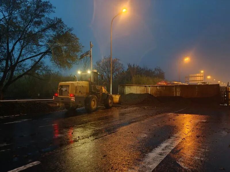 现已全车道放行！今晨，北京东五环发生事故！对早高峰影响明显