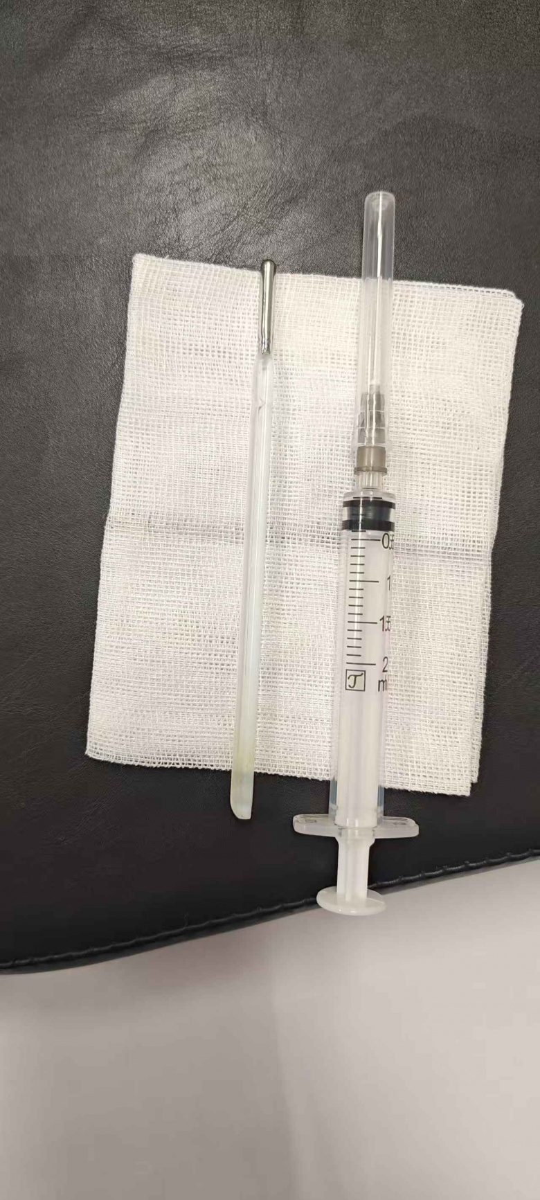 12岁男孩误吞体温计，怕被骂竟瞒了爸妈20年！取出那一刻，医生都懵了…