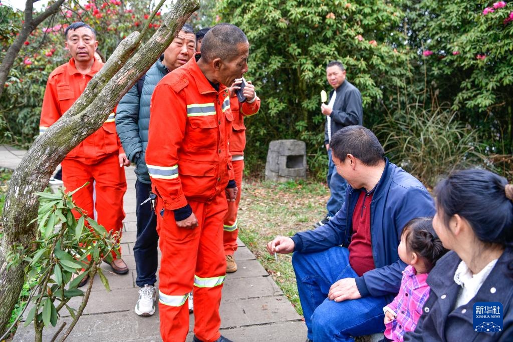 乌蒙深处的“护花使者”