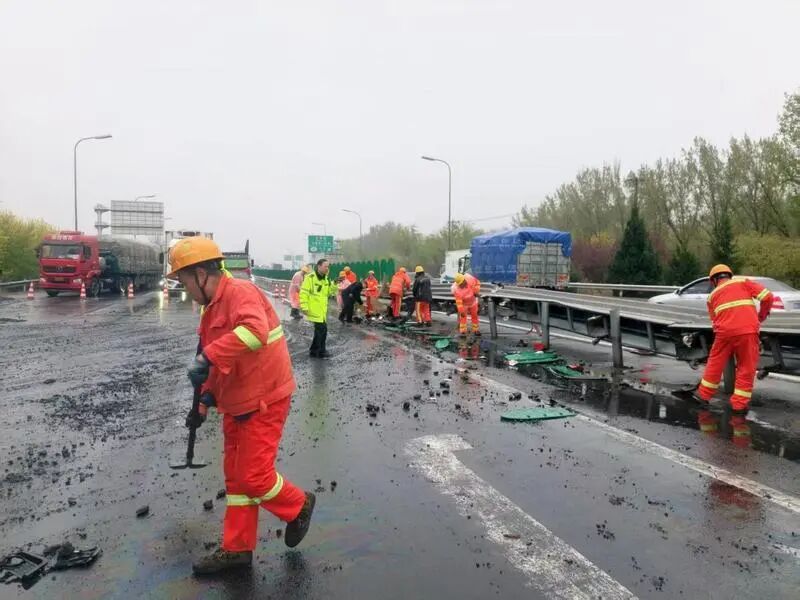 现已全车道放行！今晨，北京东五环发生事故！对早高峰影响明显