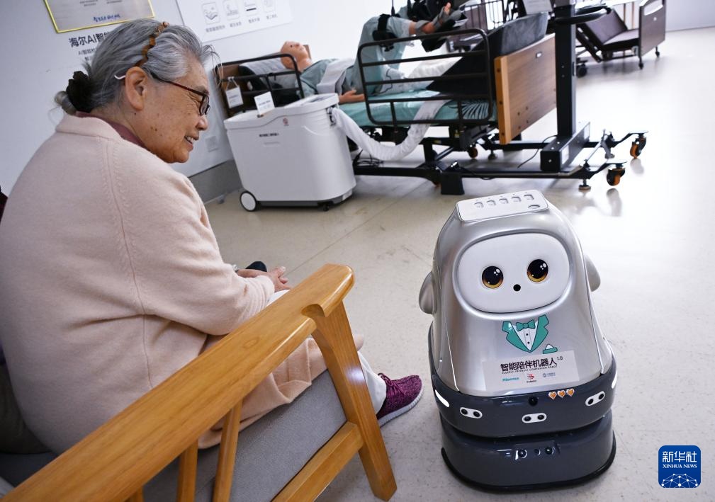 山东青岛：场景训练赋能康养机器人走进现实生活