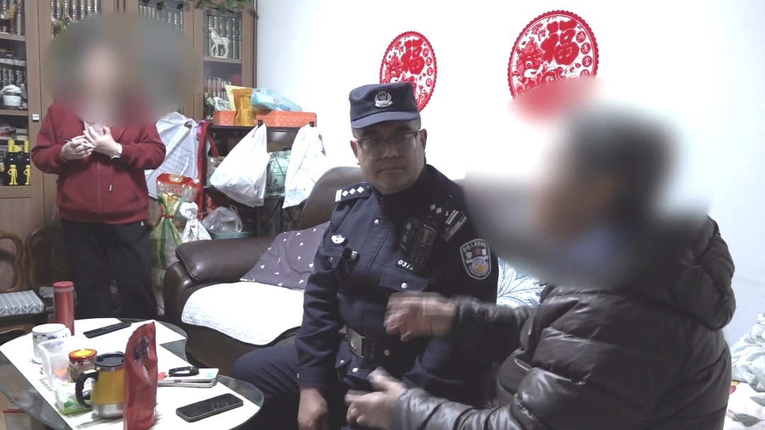 85岁老人“爱”上保健品 女儿求助社区民警