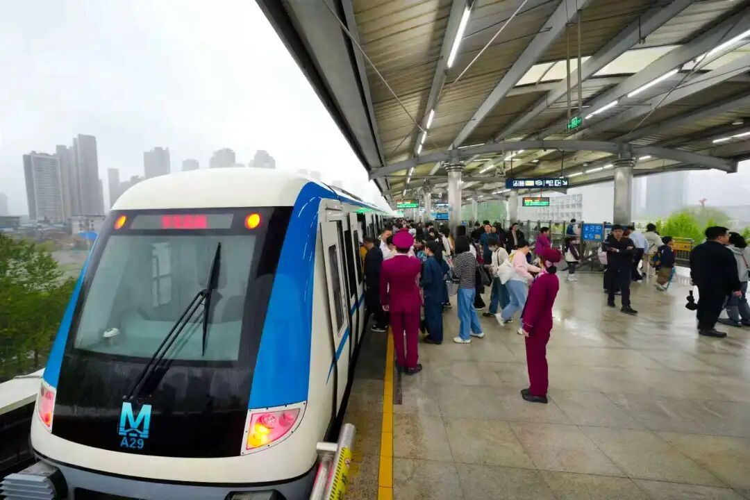 武汉为何突降冰雹? 武汉为何突降冰雹?