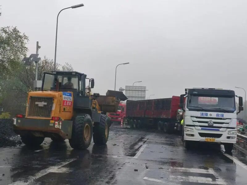 现已全车道放行！今晨，北京东五环发生事故！对早高峰影响明显