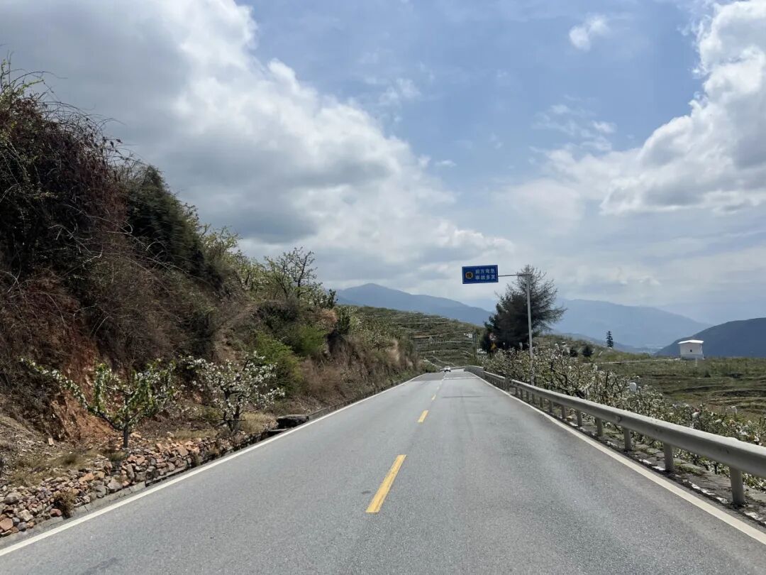 交警一句叮嘱，点赞百万！