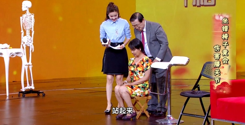 这种椅子坐坏腰椎，两招把腰养回来