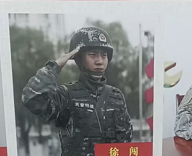 女子深夜落水，一名辅警和两名群众施救不幸牺牲！其中一人年仅19岁