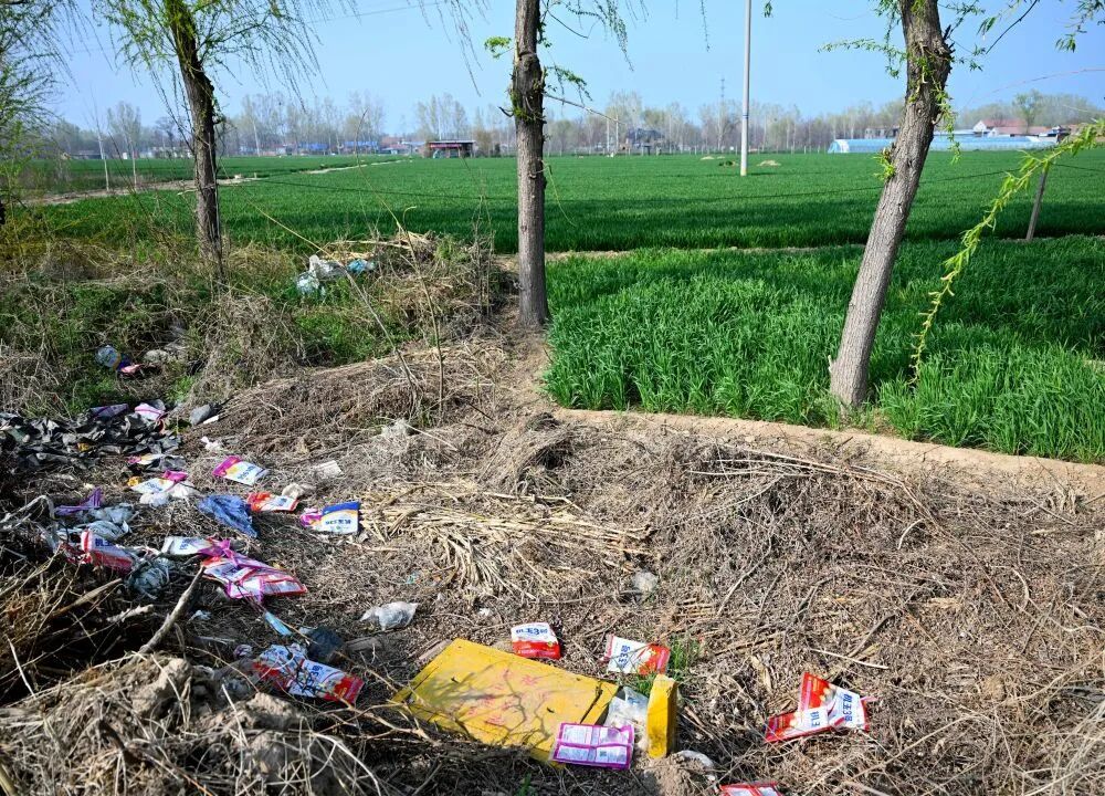 田间地头,为何变成“农资垃圾场”? 田间地头,为何变成“农资垃圾场”?