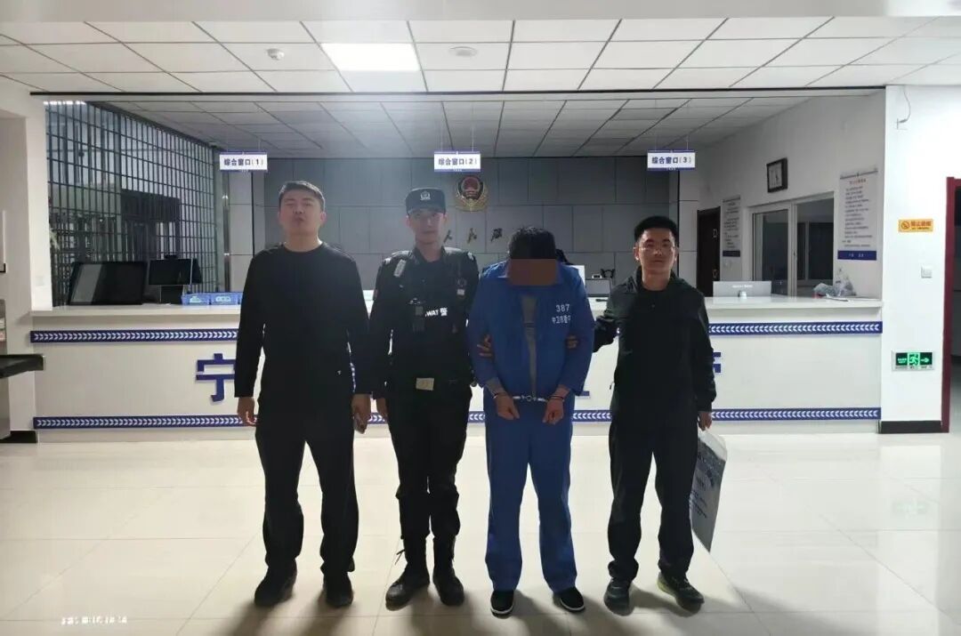 6人暴力抗法被果断拦截,宁夏查处一起非法盗采砂石案! 6人暴力抗法被果断拦截,宁夏查处一起非法盗采砂石案!