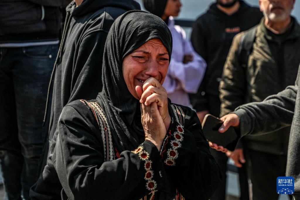 加沙地带：为遇难记者送葬