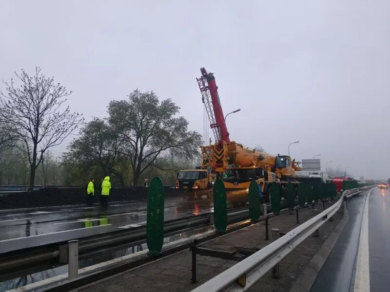 现已全车道放行！今晨，北京东五环发生事故！对早高峰影响明显