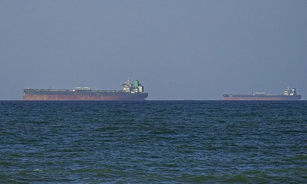 宣布停火后,8日仅4艘船通过霍尔木兹海峡,仍有超400艘船在等待,伊朗:每天只放12艘 宣布停火后,8日仅4艘船通过霍尔木兹海峡,仍有超400艘船在等待,伊朗:每天只放12艘