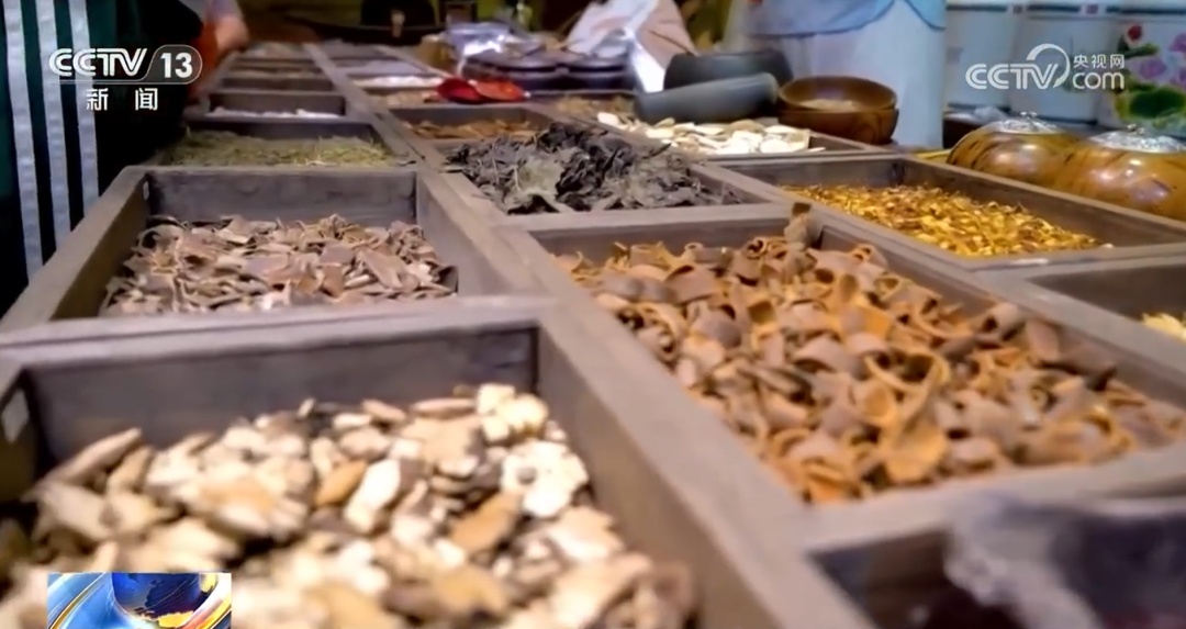 全是演员！事发上海闹市区，网友怒了：无法无天，这是上海好嘛