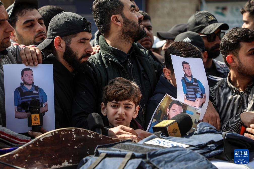 加沙地带：为遇难记者送葬