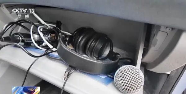 边开车边手持麦克风唱歌，宁波一司机被处罚