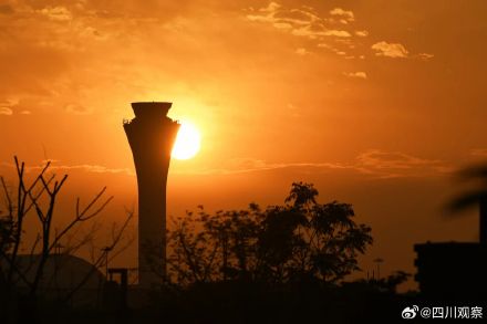 速来欣赏！成都朝霞雪山绝美大片来袭
