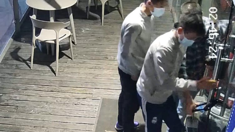 凌晨2点撬门,早晨9点被锁定:三个年轻人的“发财梦”,只做了不到7小时 凌晨2点撬门,早晨9点被锁定:三个年轻人的“发财梦”,只做了不到7小时