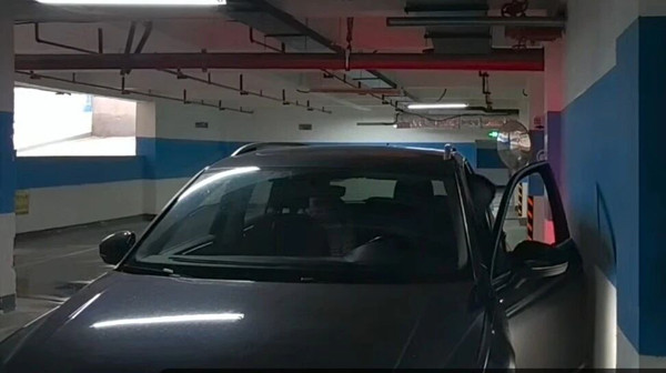 两个相邻车位被墙体隔开,导致车门无法正常打开,能否解除合同?判了! 两个相邻车位被墙体隔开,导致车门无法正常打开,能否解除合同?判了!