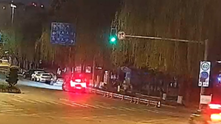 凌晨2点撬门,早晨9点被锁定:三个年轻人的“发财梦”,只做了不到7小时 凌晨2点撬门,早晨9点被锁定:三个年轻人的“发财梦”,只做了不到7小时