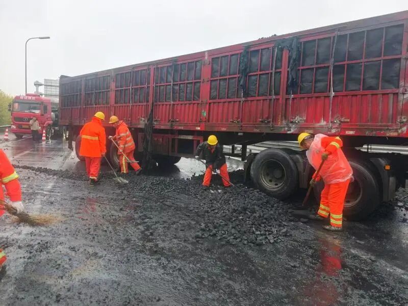 现已全车道放行！今晨，北京东五环发生事故！对早高峰影响明显