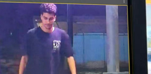 跳湖救人后默默离开，这位外国小伙是谁？