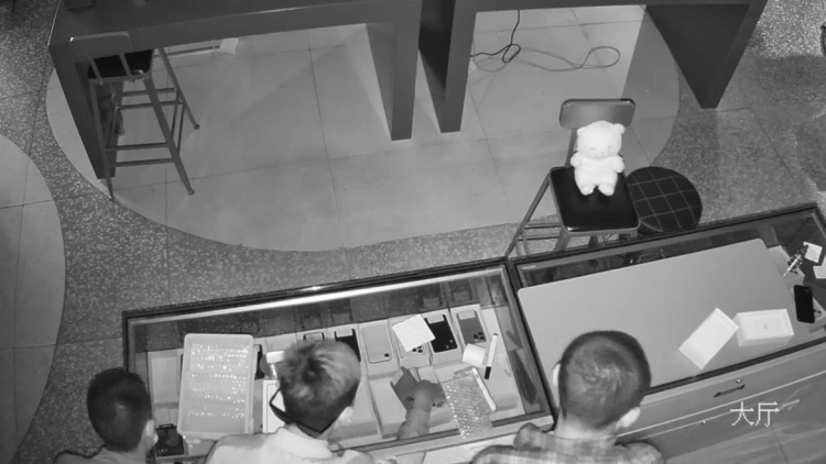 凌晨2点撬门,早晨9点被锁定:三个年轻人的“发财梦”,只做了不到7小时 凌晨2点撬门,早晨9点被锁定:三个年轻人的“发财梦”,只做了不到7小时