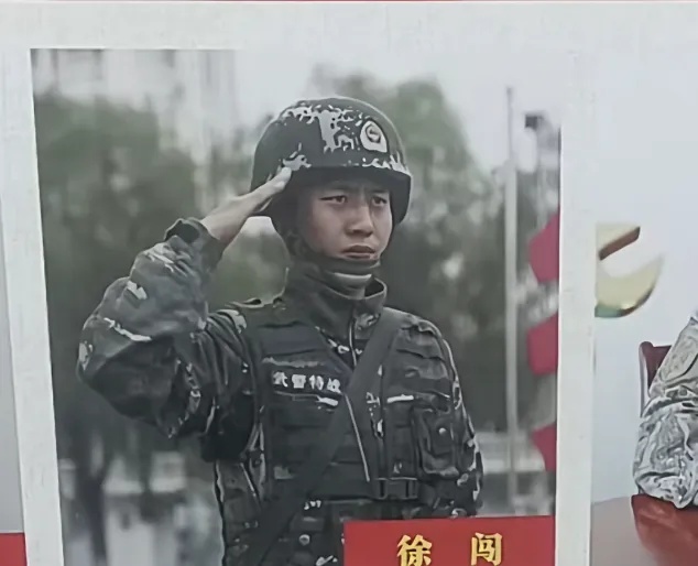 3名男子营救落水女子均遇难，两救人者为退役军人，“都很年轻”，事发地摆满鲜花