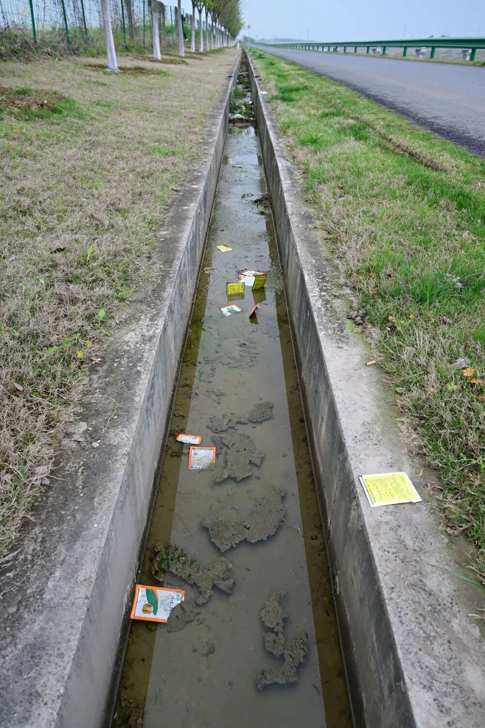田间地头,为何变成“农资垃圾场”? 田间地头,为何变成“农资垃圾场”?
