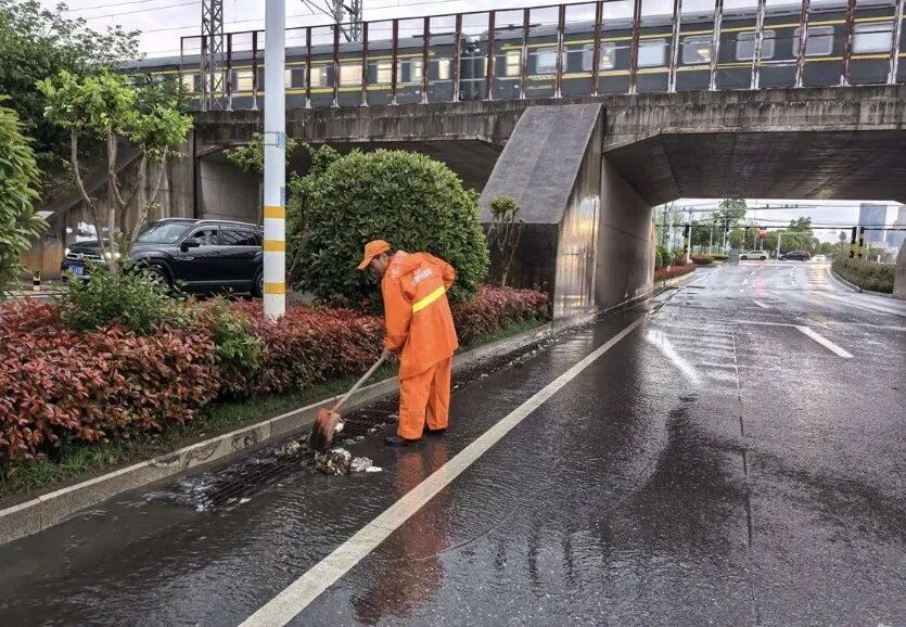 武汉为何突降冰雹? 武汉为何突降冰雹?