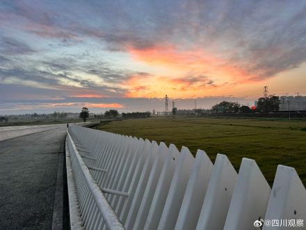 速来欣赏！成都朝霞雪山绝美大片来袭