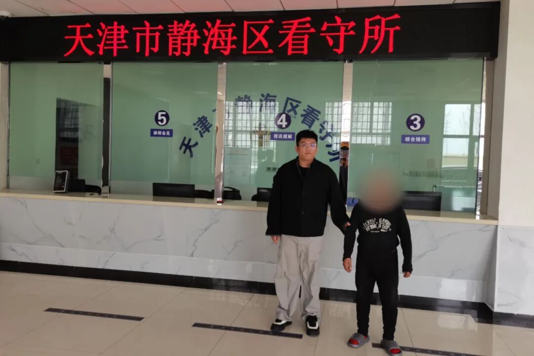 坟地偷树！天津警方：2人被抓！