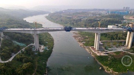 冲刺主桥贯通！宝山嘉陵江大桥主桥首个合龙段浇筑完成