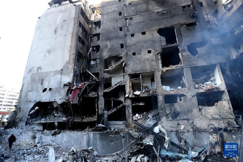 以色列空袭黎巴嫩贝鲁特致汽车和房屋被毁